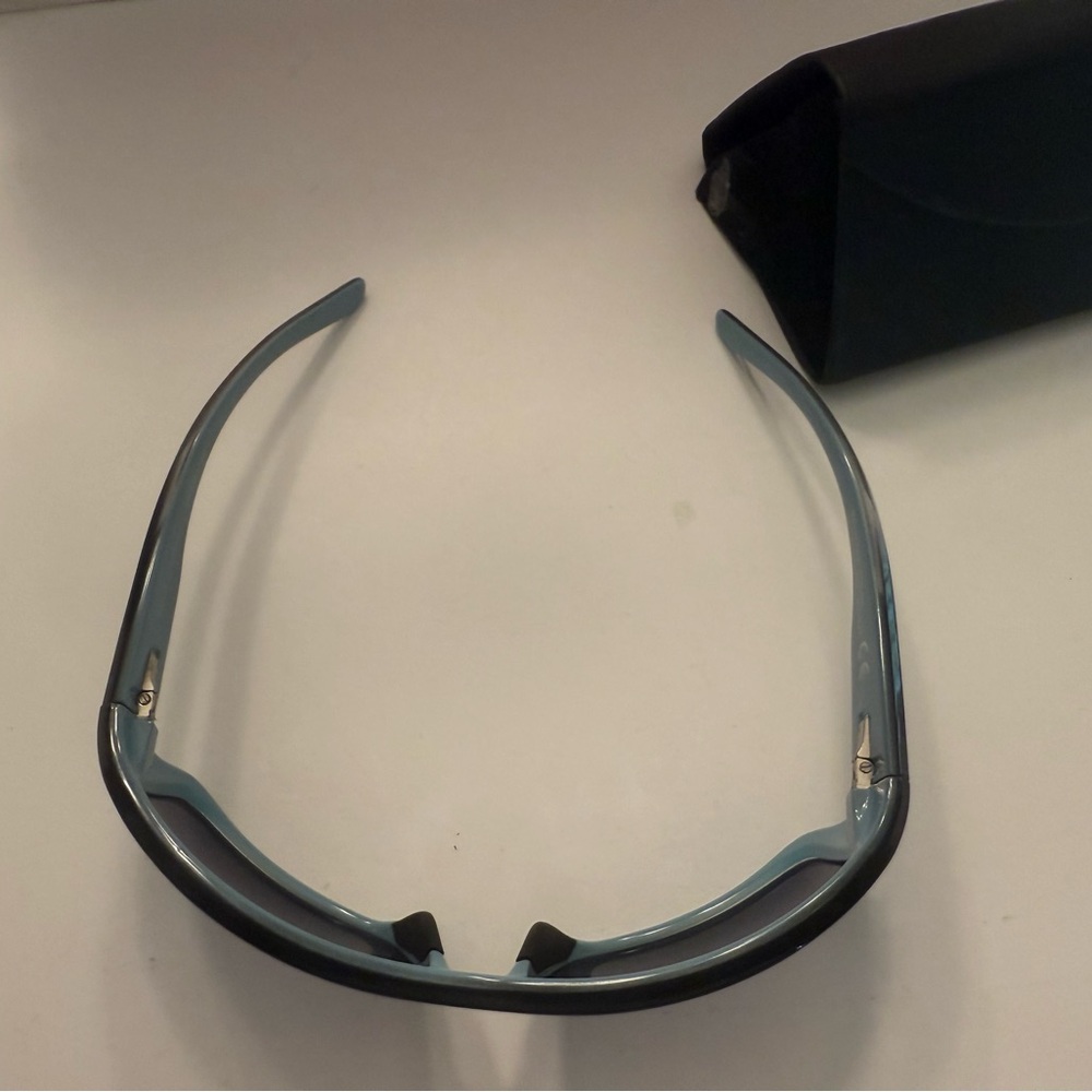 Maui Jim Blue and Black Sunglasses - Picture 4 of 6